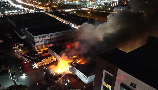 Sanayi sitesindeki yangın söndürüldü