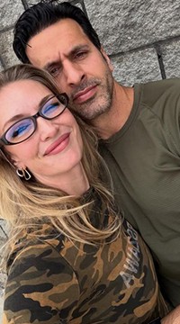 Ünlü çiftten yeni poz: Isırmalık