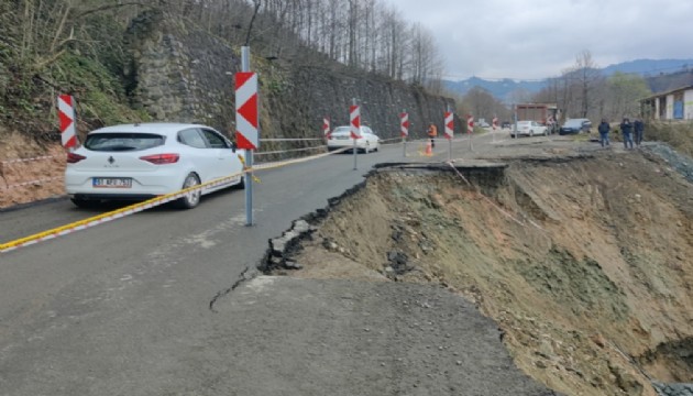 Trabzon karayolunda heyelan!