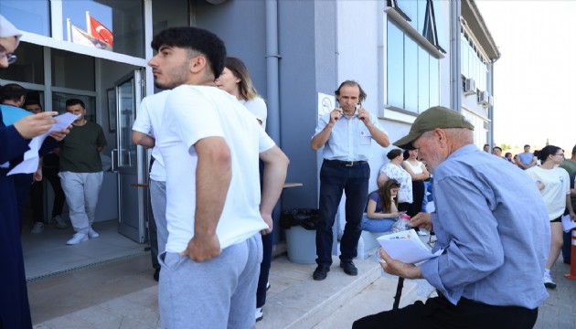 YKS'nin en yaşlı adayı sınava girdi