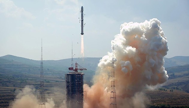 Çin, yeni uydusu 'Yünhay-1'i fırlattı