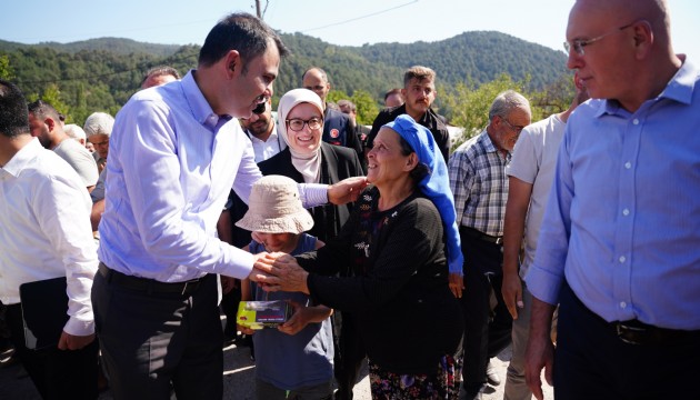 Köylüler kendi evlerinin temelini attı