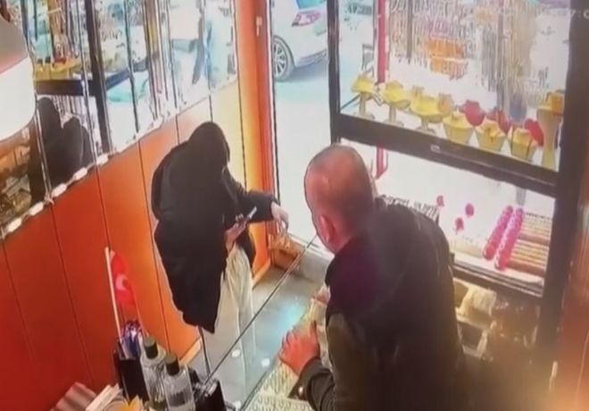Sevgilisi almayınca hırsızlık yaptı!