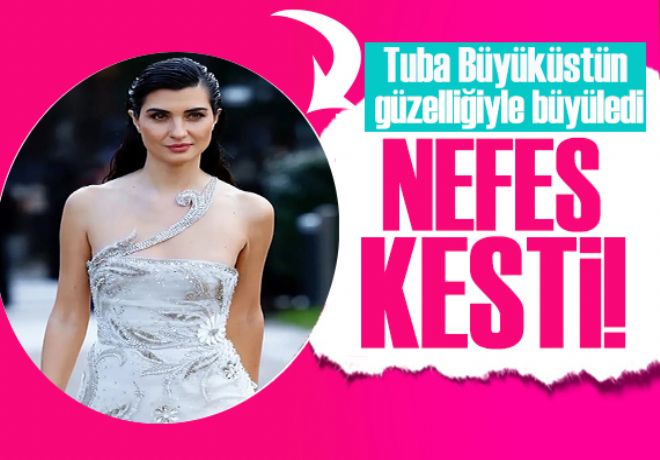 Tuba Büyüküstün Paris Moda Haftası'nda! 