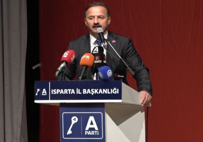 Depreme yakalanan Yavuz Ağıralioğlu'ndan esprili gönderme 